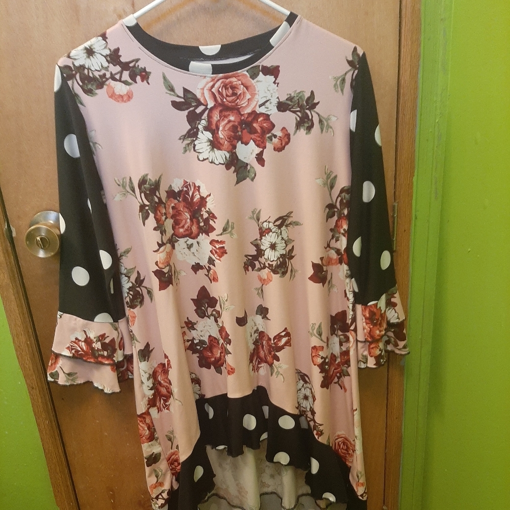 Very Pretty Floral Polkadot Shirt ⭐